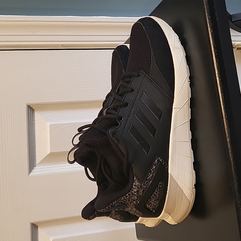 Sneakers - Picture 5 of 8